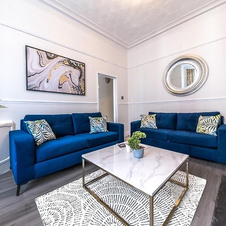 Stylish Luxury Large 4Br Kingbed Lejlighed Barrow-in-Furness Eksteriør billede