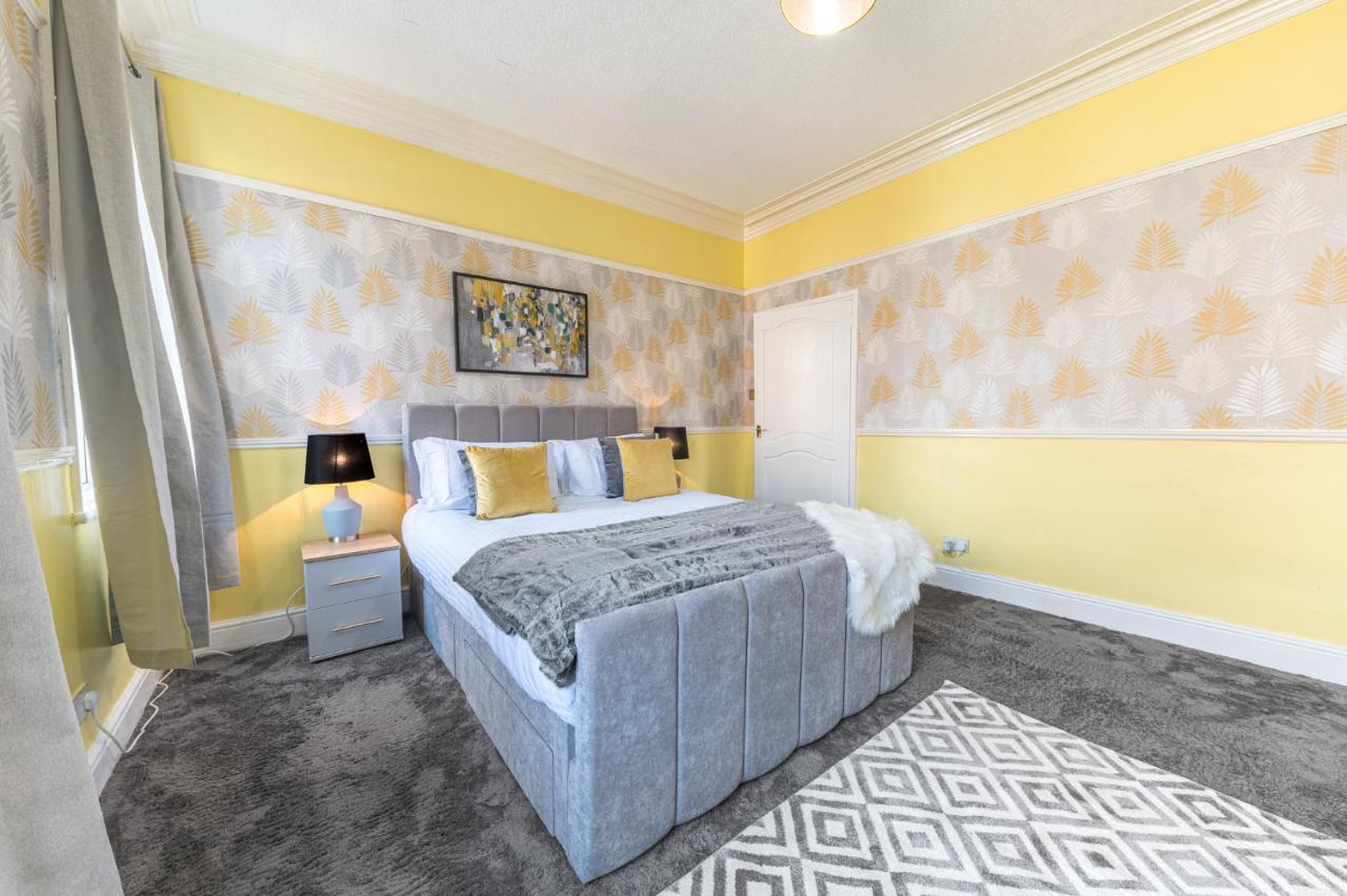 Stylish Luxury Large 4Br Kingbed Lejlighed Barrow-in-Furness Eksteriør billede