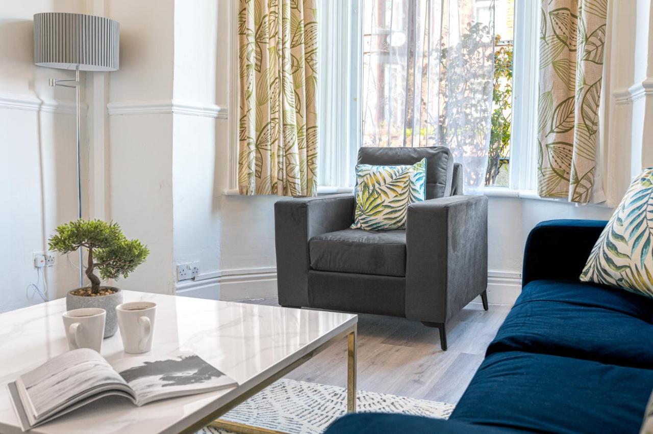 Stylish Luxury Large 4Br Kingbed Lejlighed Barrow-in-Furness Eksteriør billede