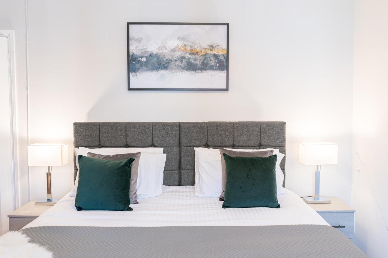 Stylish Luxury Large 4Br Kingbed Lejlighed Barrow-in-Furness Eksteriør billede