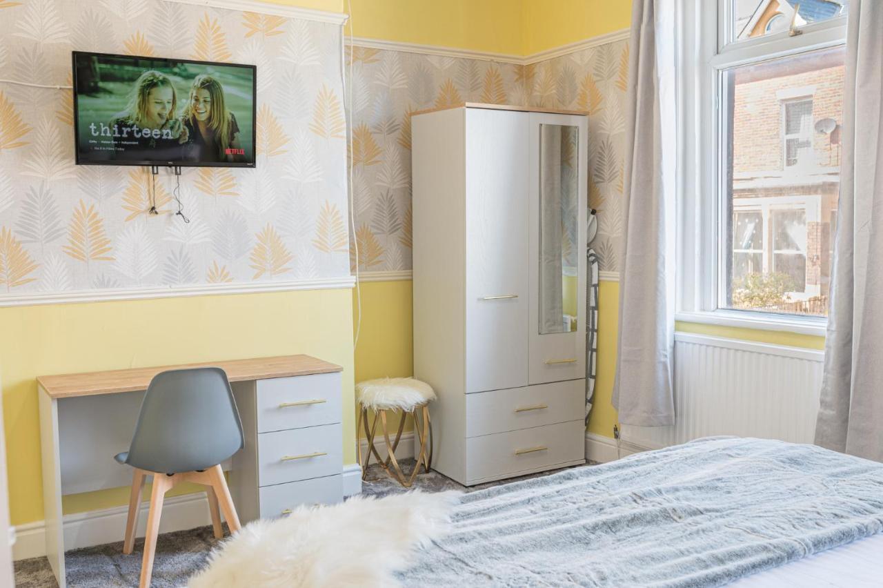 Stylish Luxury Large 4Br Kingbed Lejlighed Barrow-in-Furness Eksteriør billede