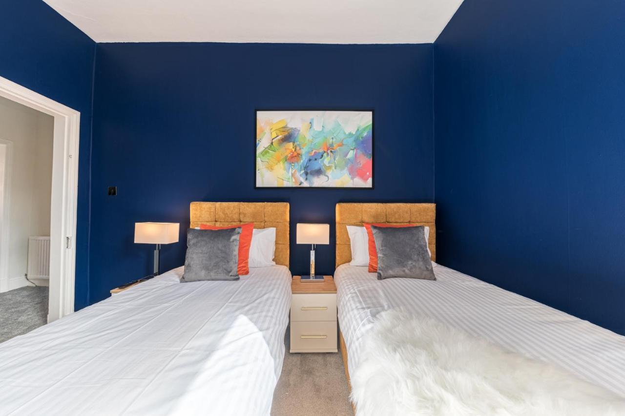 Stylish Luxury Large 4Br Kingbed Lejlighed Barrow-in-Furness Eksteriør billede