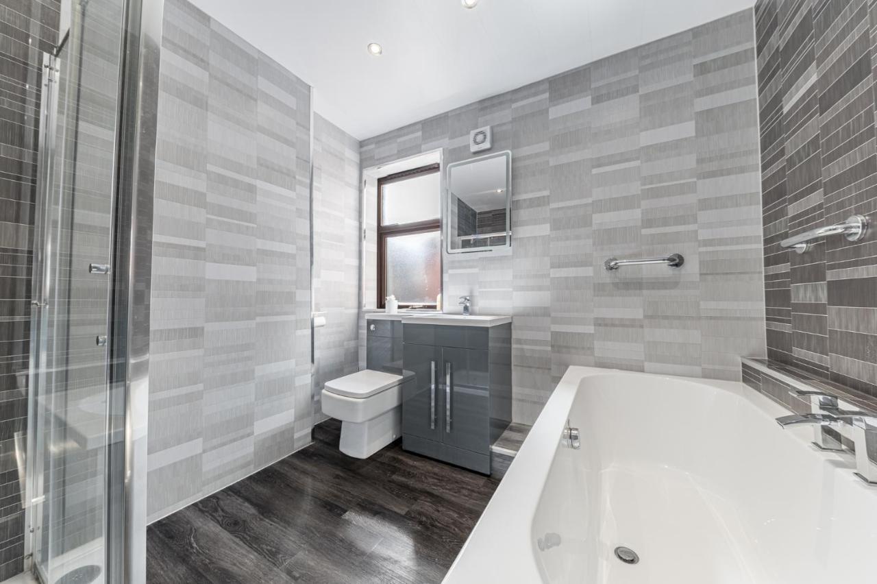 Stylish Luxury Large 4Br Kingbed Lejlighed Barrow-in-Furness Eksteriør billede