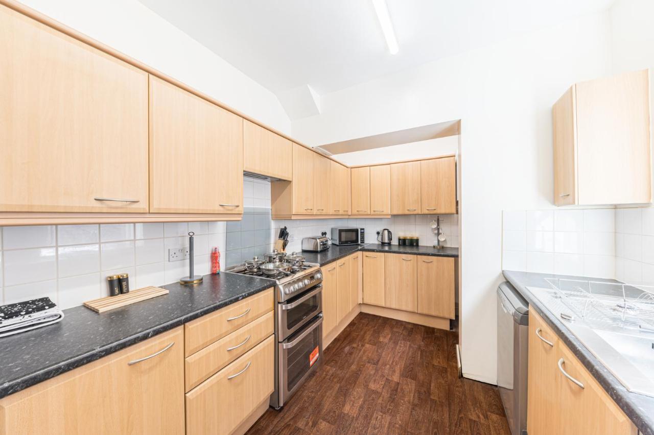 Stylish Luxury Large 4Br Kingbed Lejlighed Barrow-in-Furness Eksteriør billede