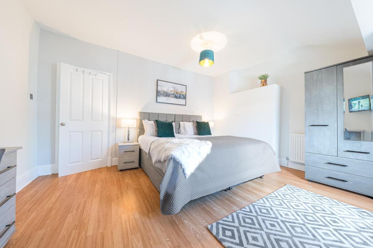 Stylish Luxury Large 4Br Kingbed Lejlighed Barrow-in-Furness Eksteriør billede